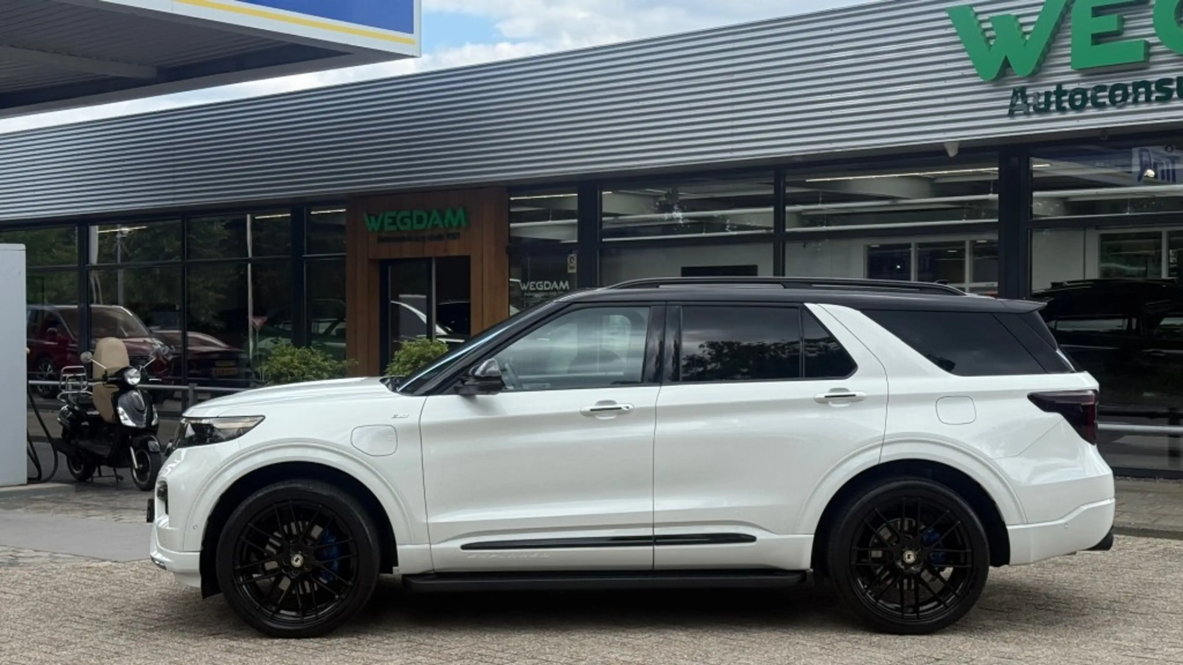 Ford Explorer 3.0 V6 EB PHEV ST-LINE / FULL WHITE EDITION / 20in — photo 3