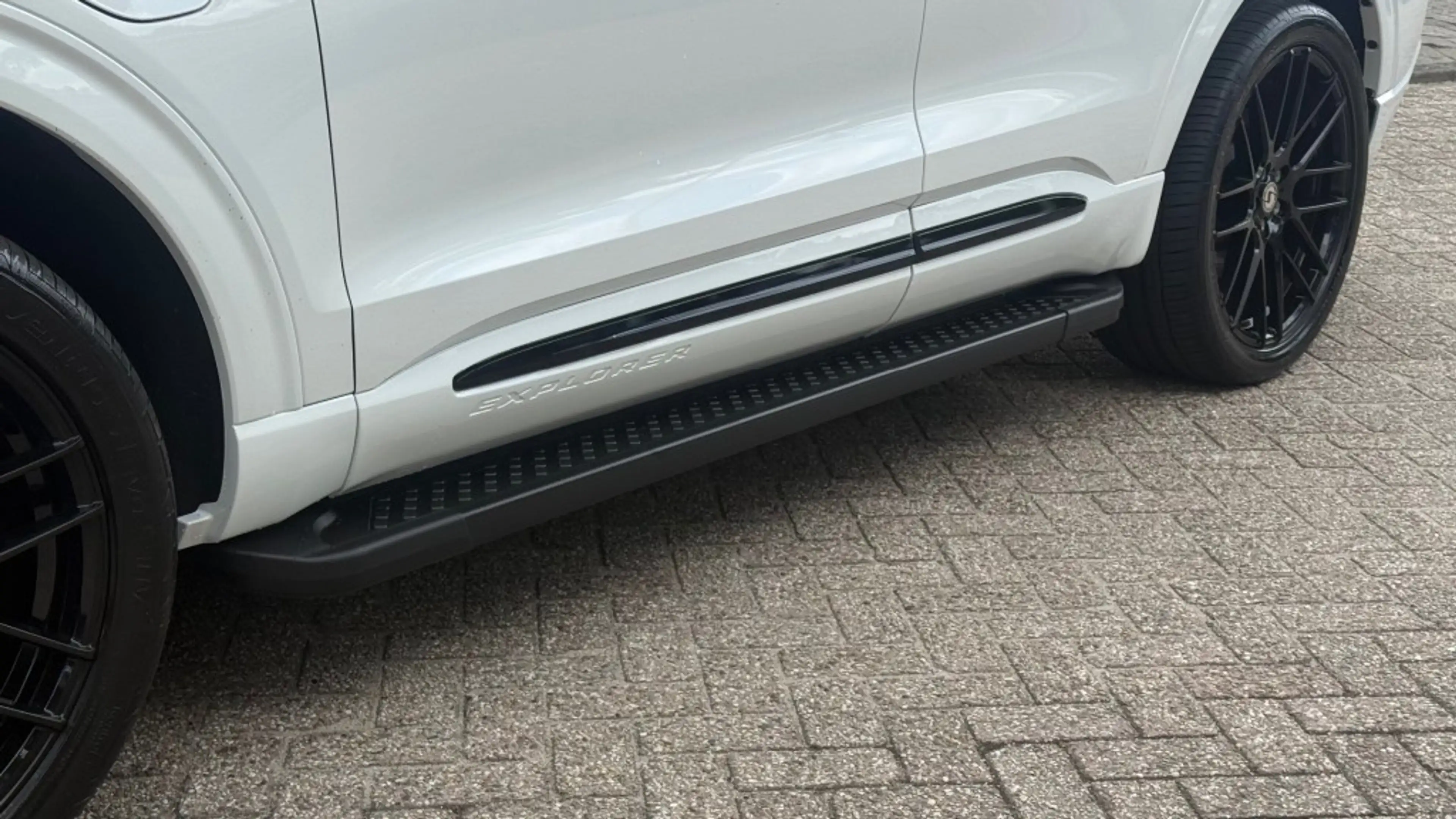 Ford Explorer 3.0 V6 EB PHEV ST-LINE / FULL WHITE EDITION / 20in — photo 23