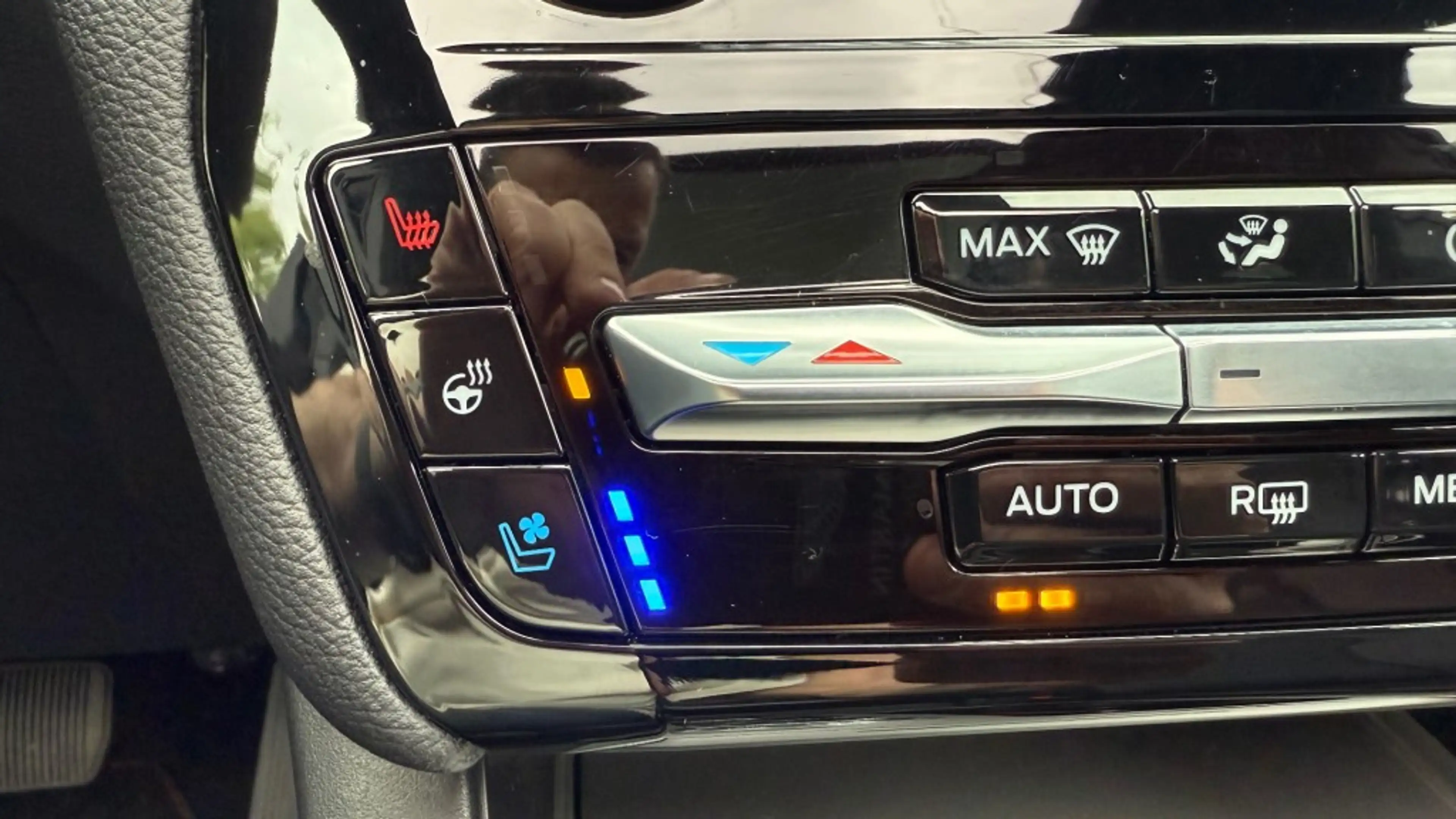 Ford Explorer 3.0 V6 EB PHEV ST-LINE / FULL WHITE EDITION / 20in — photo 27