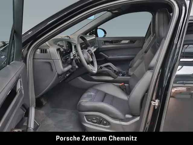 Porsche Cayenne view 12