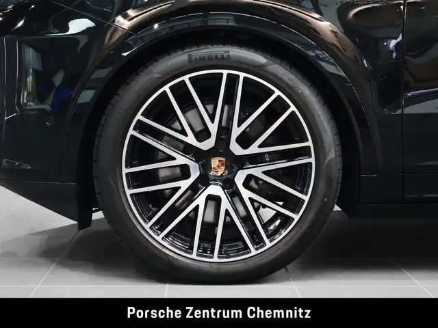 Porsche Cayenne view 6