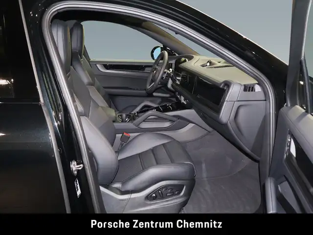 Porsche Cayenne view 13