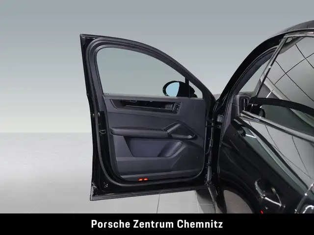 Porsche Cayenne view 10