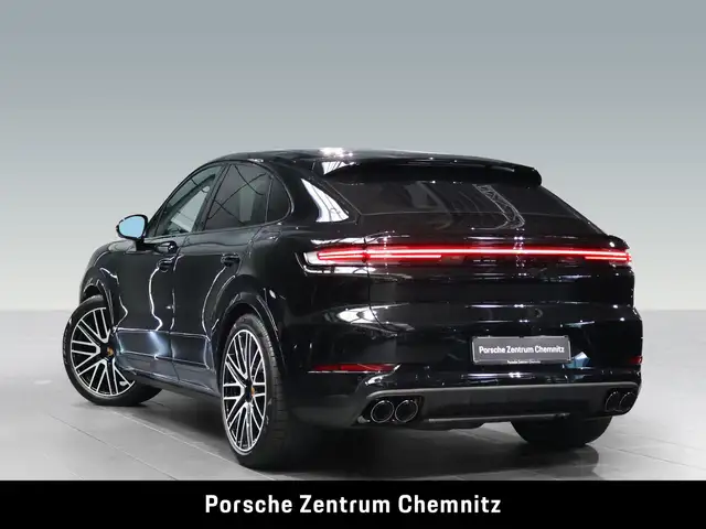 Porsche Cayenne view 3
