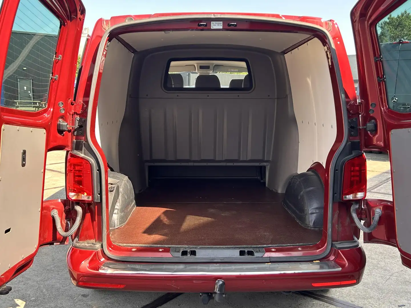 Volkswagen T6.1 Transporter 2.0 TDI L2H1 DC Bulli 199PK | 2x Schuif | LEDER | Czerwony - 2