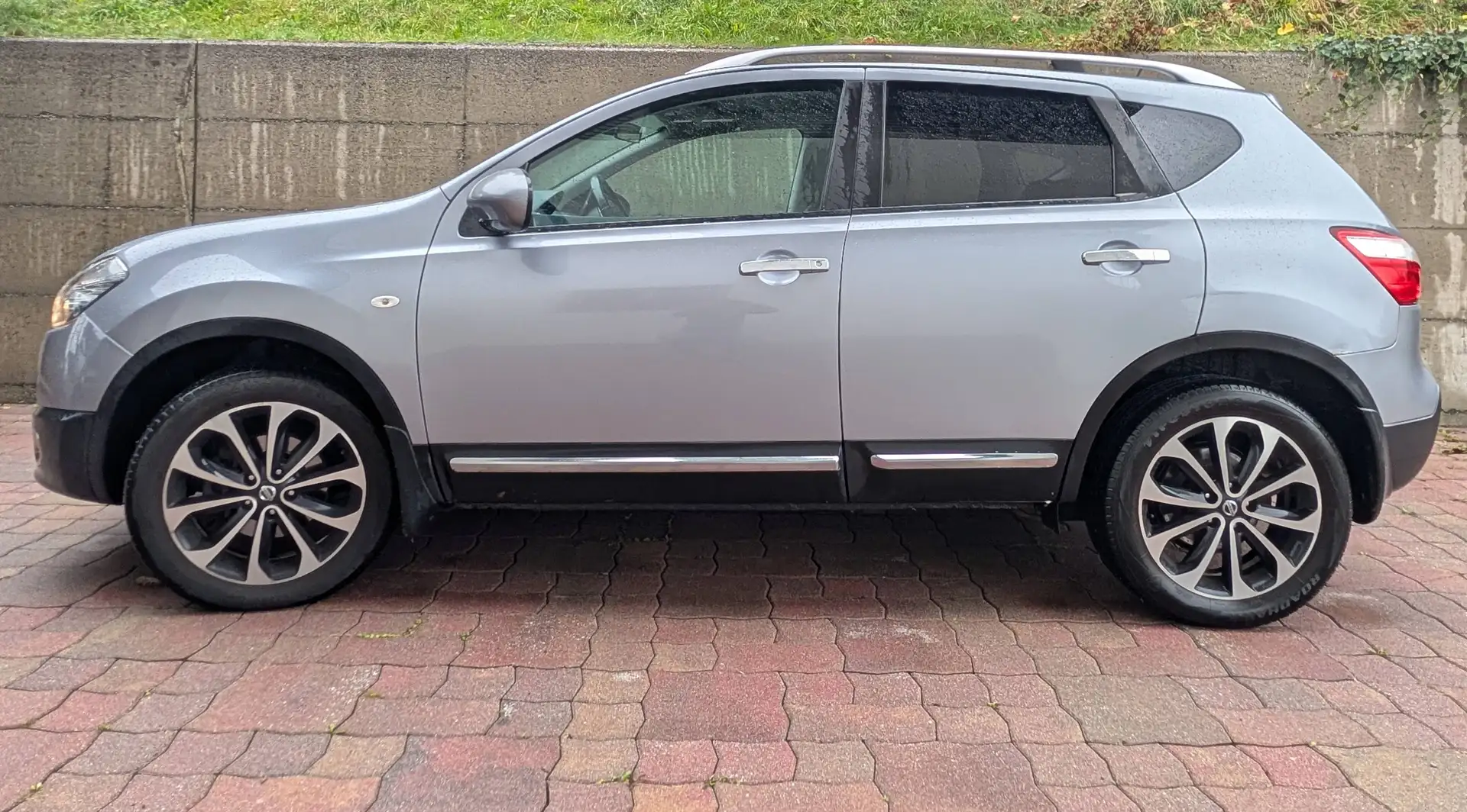 Nissan Qashqai Qashqai 2,0 dCi, 4WD Grau - 2