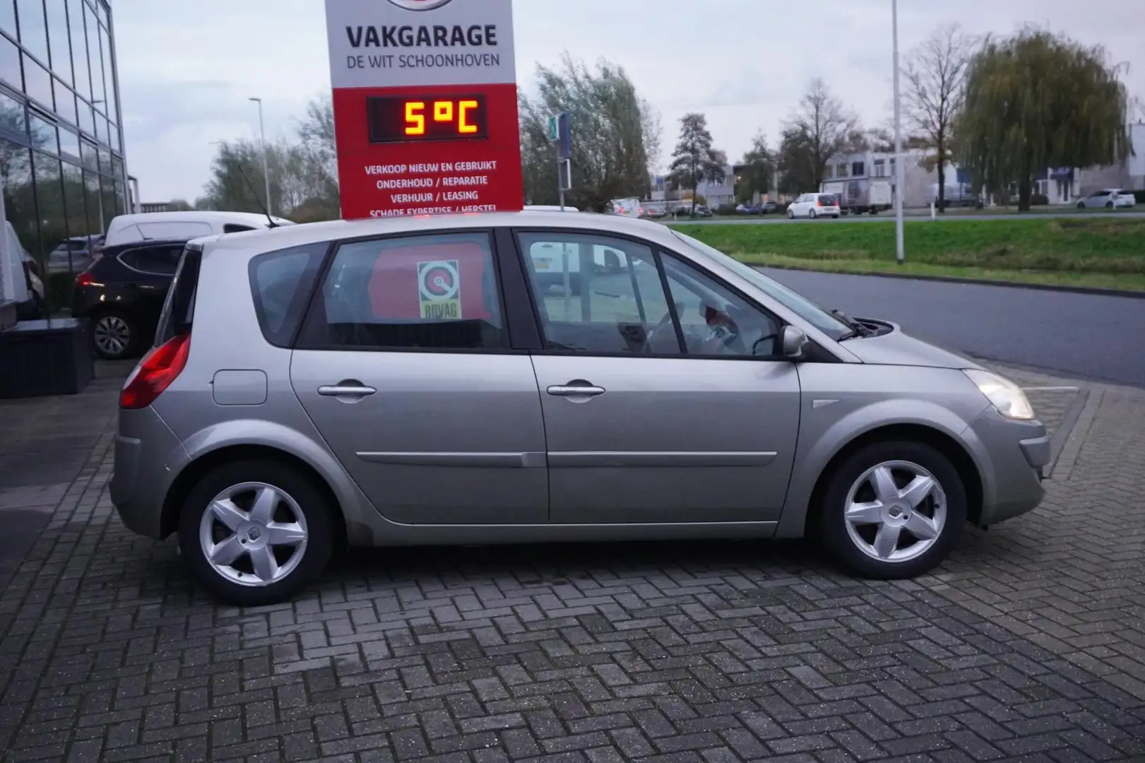 Renault Scenic 1.6-16V Business Line / Keyless / Radio / Climate Gris - 2