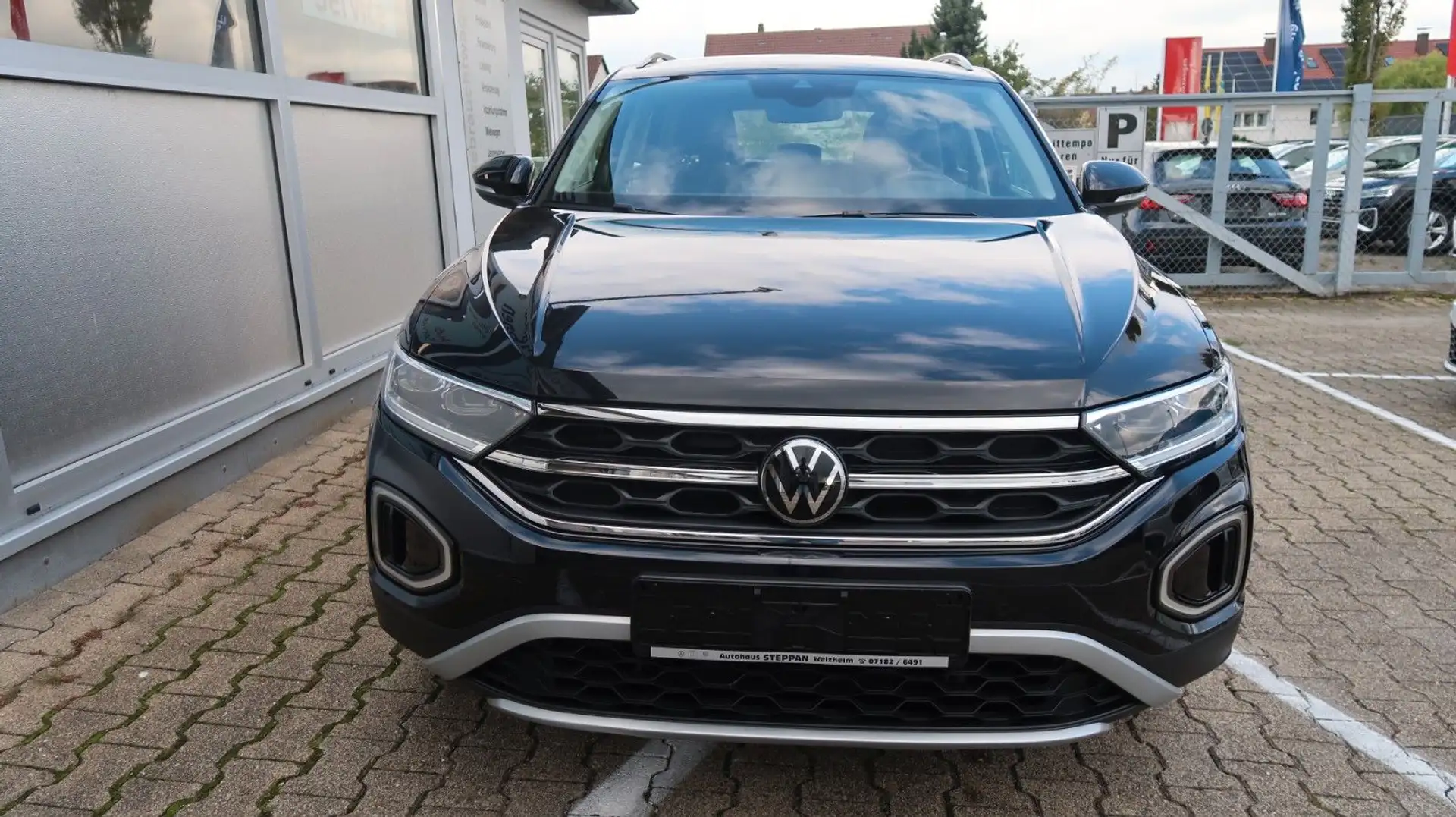 Volkswagen T-Roc 1,5 TSI Style +IQ-LED +ACC +RFK +APP Schwarz - 2