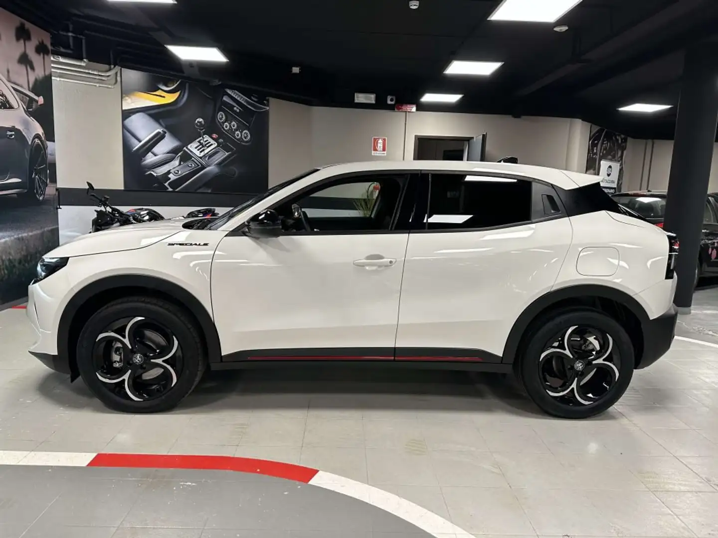 Alfa Romeo Junior 1.2 ibrida Speciale 145 cv edct6 Bianco - 2