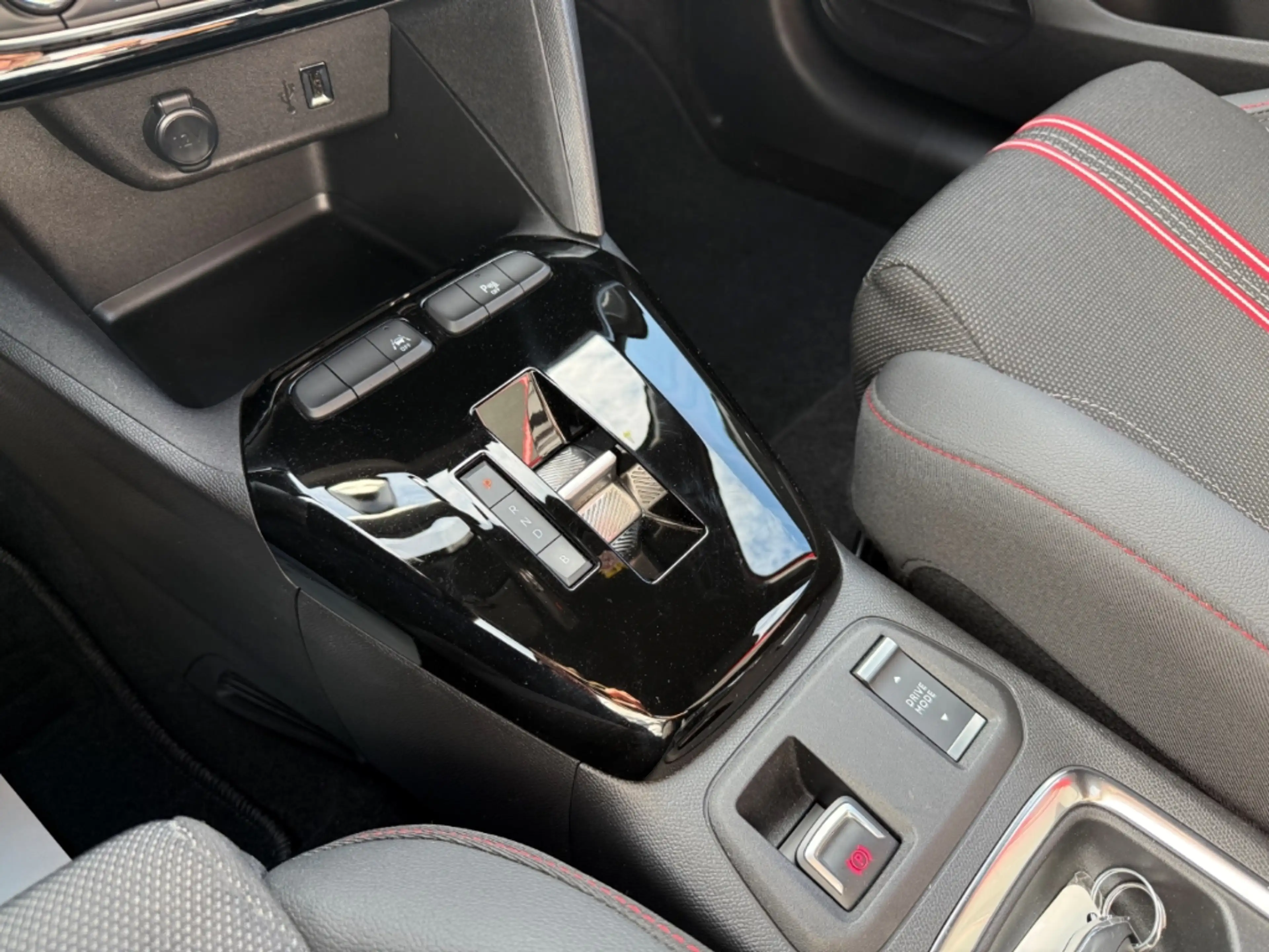Opel Corsa-e F GS Line SHZ+LHZ+Kamera — photo 15