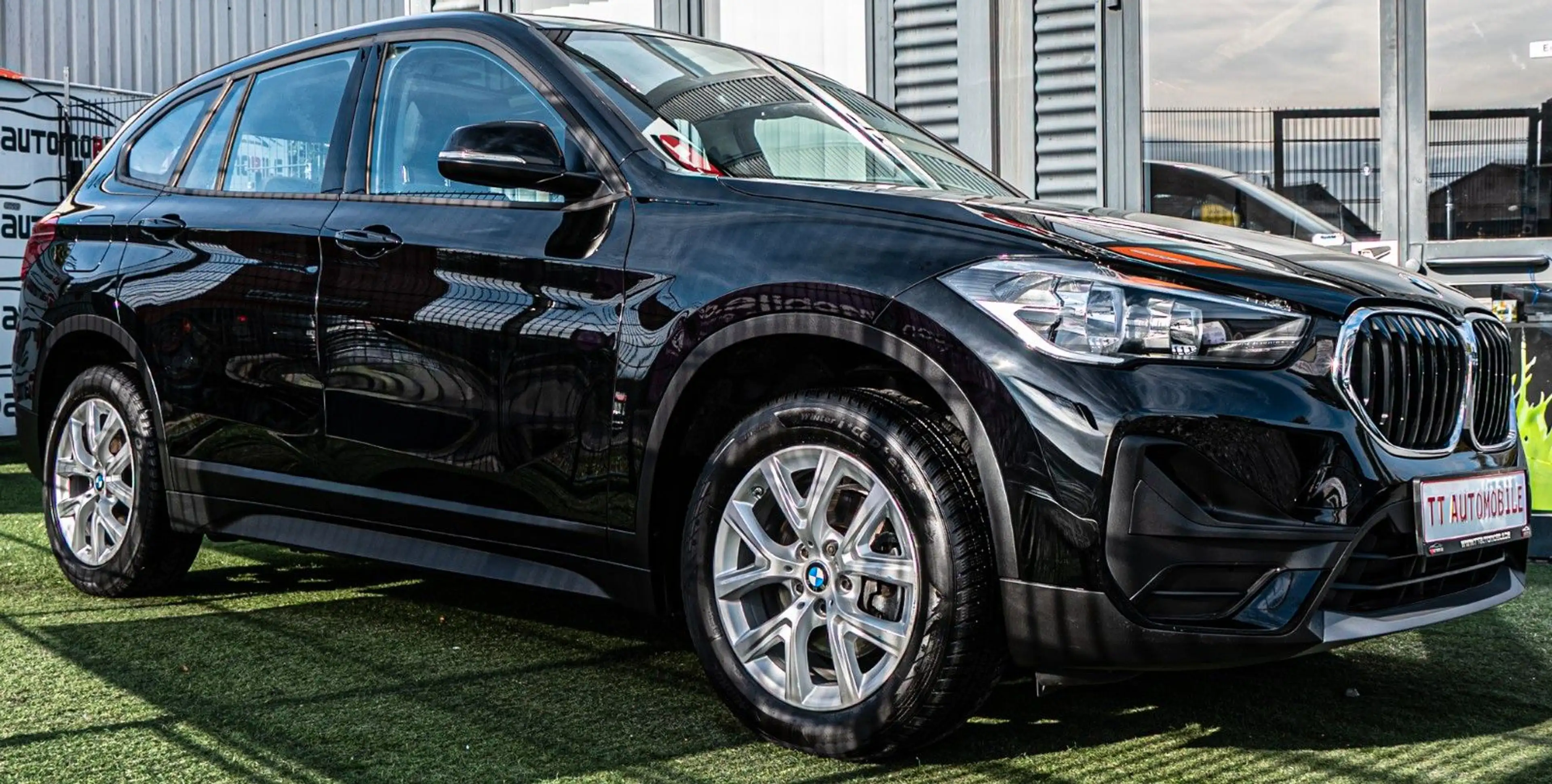 BMW X1 18i sDrive 1.HAND|PANO|NAVI|SHZ — photo 2