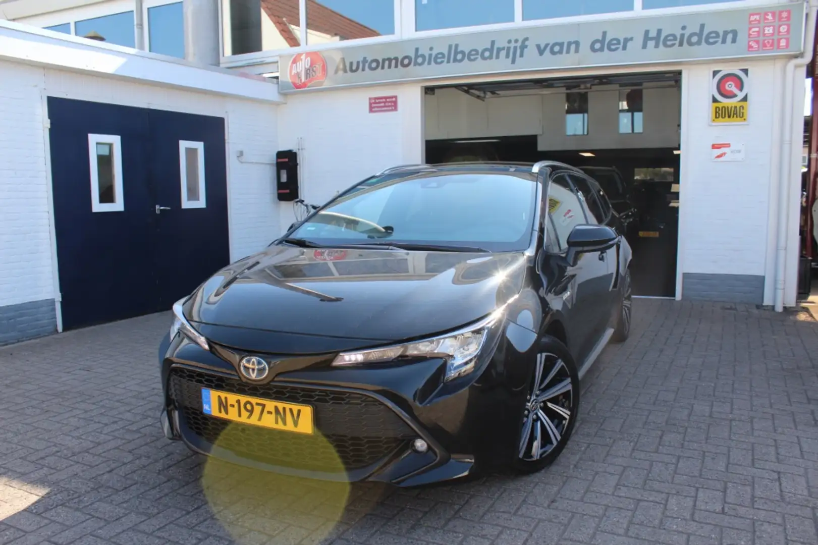 Toyota Corolla Touring Sports 1.8 Hybrid Dynamic Noir - 1