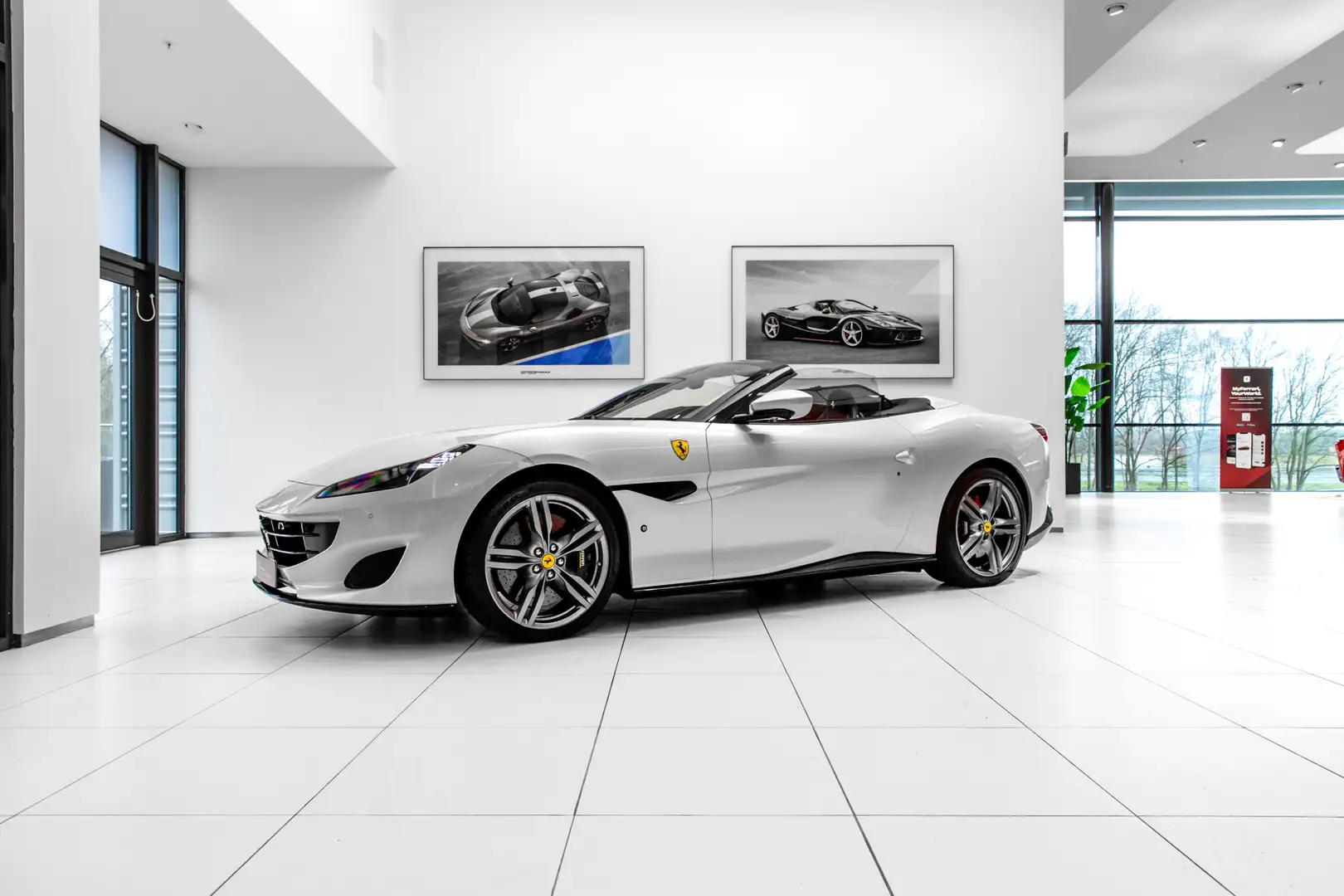 Ferrari Portofino ~Ferrari Munsterhuis~ Weiß - 2