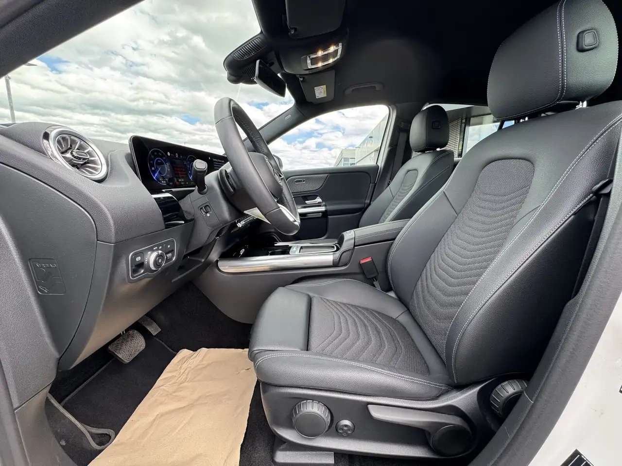Mercedes-Benz EQA 250+ PROGR. NAVI+AHK+DISTR+LED+KAMERA+EASY-P, миниатюра 10