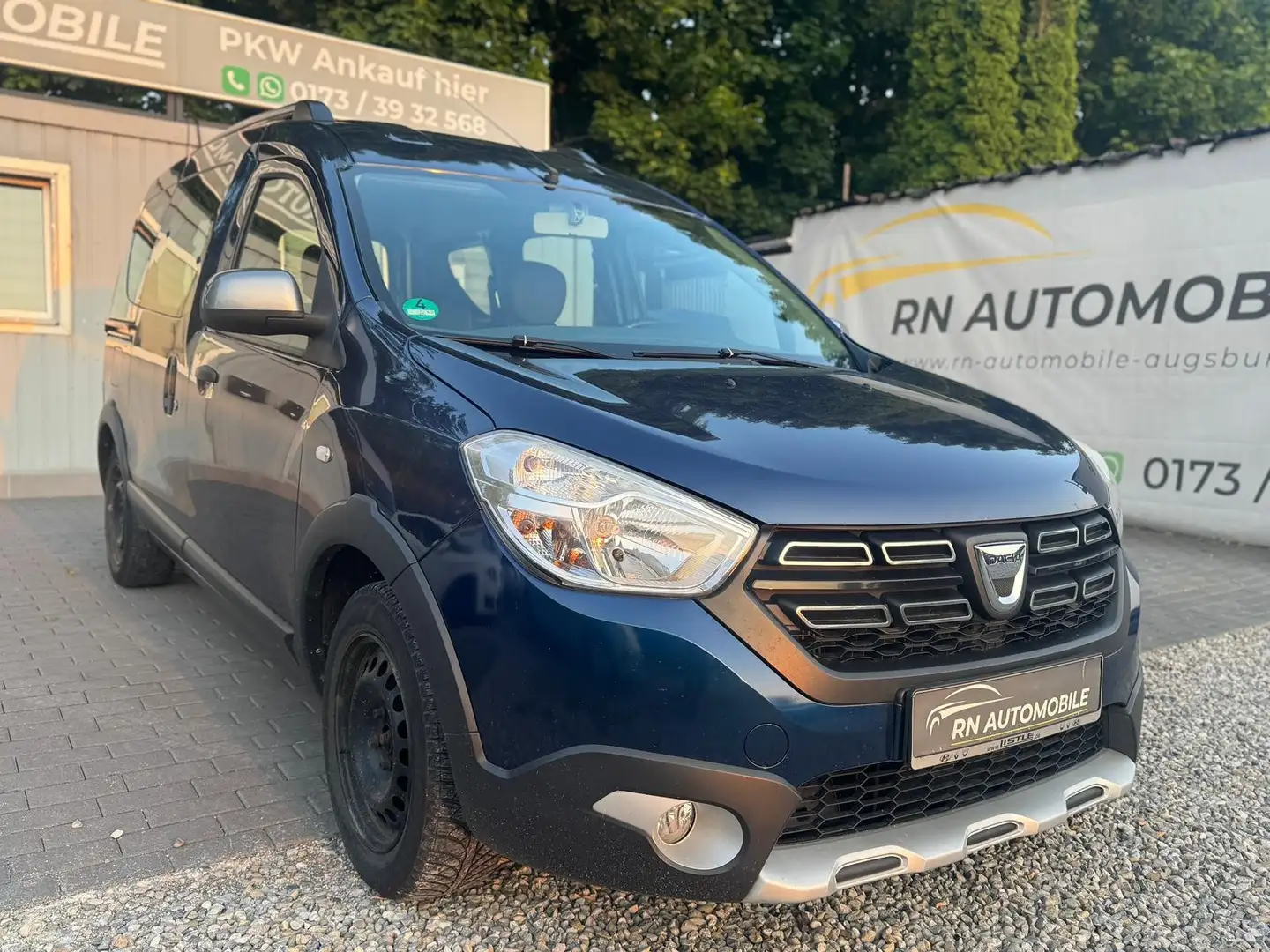Dacia Dokker Stepway Celebration 1. HAND Kamera PDC Blau - 1