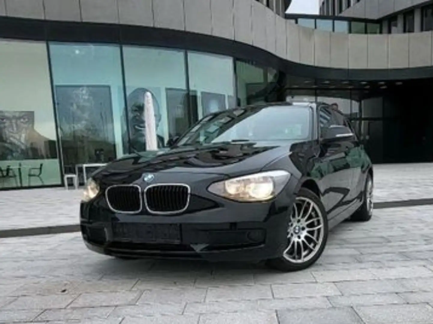 BMW 116 116 i F20 crna - 1