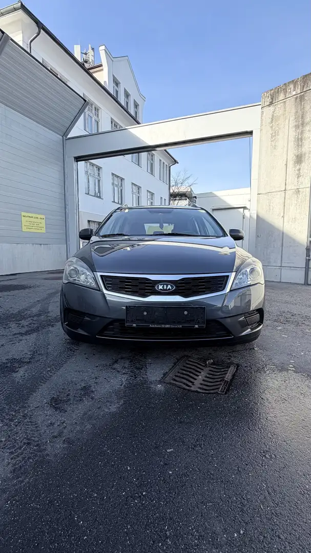 Kia Ceed / cee'd 1,4 CVVT Cool ECO mit Neue Pickel Grau - 1