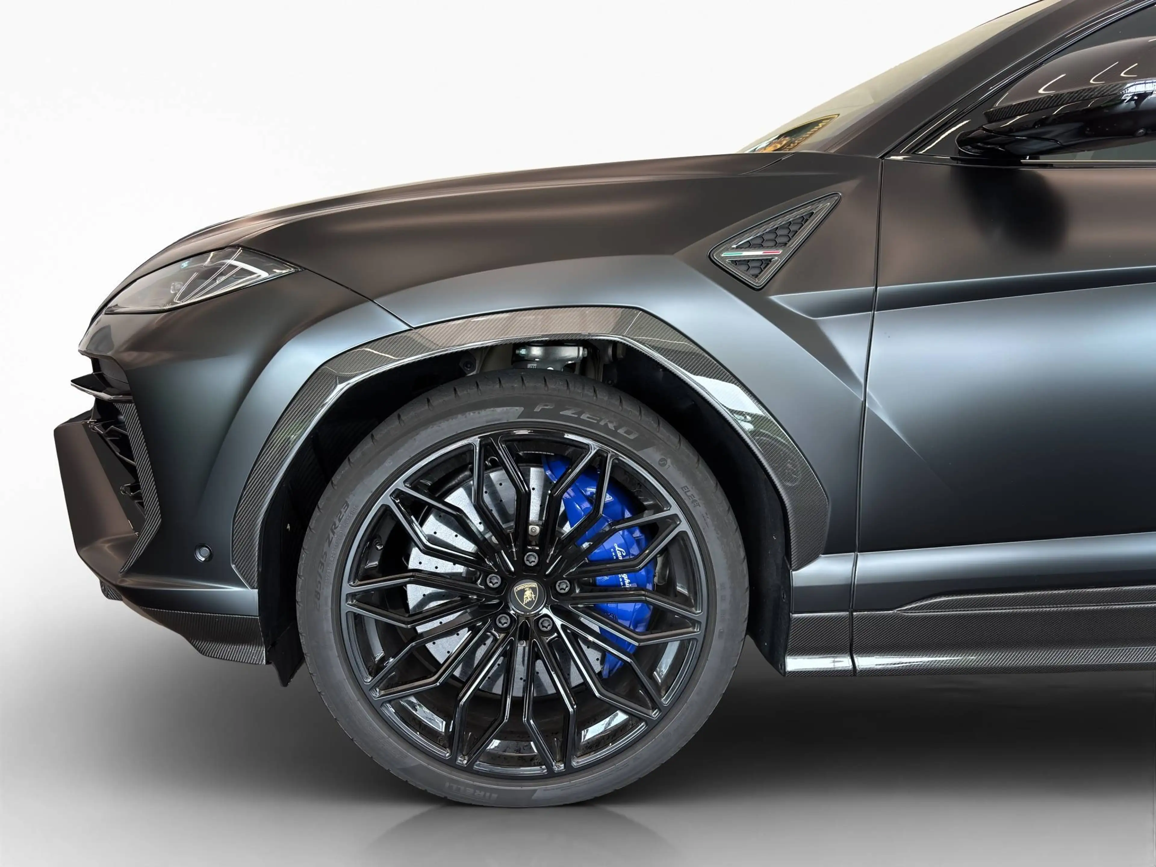 Lamborghini Urus SE — photo 9