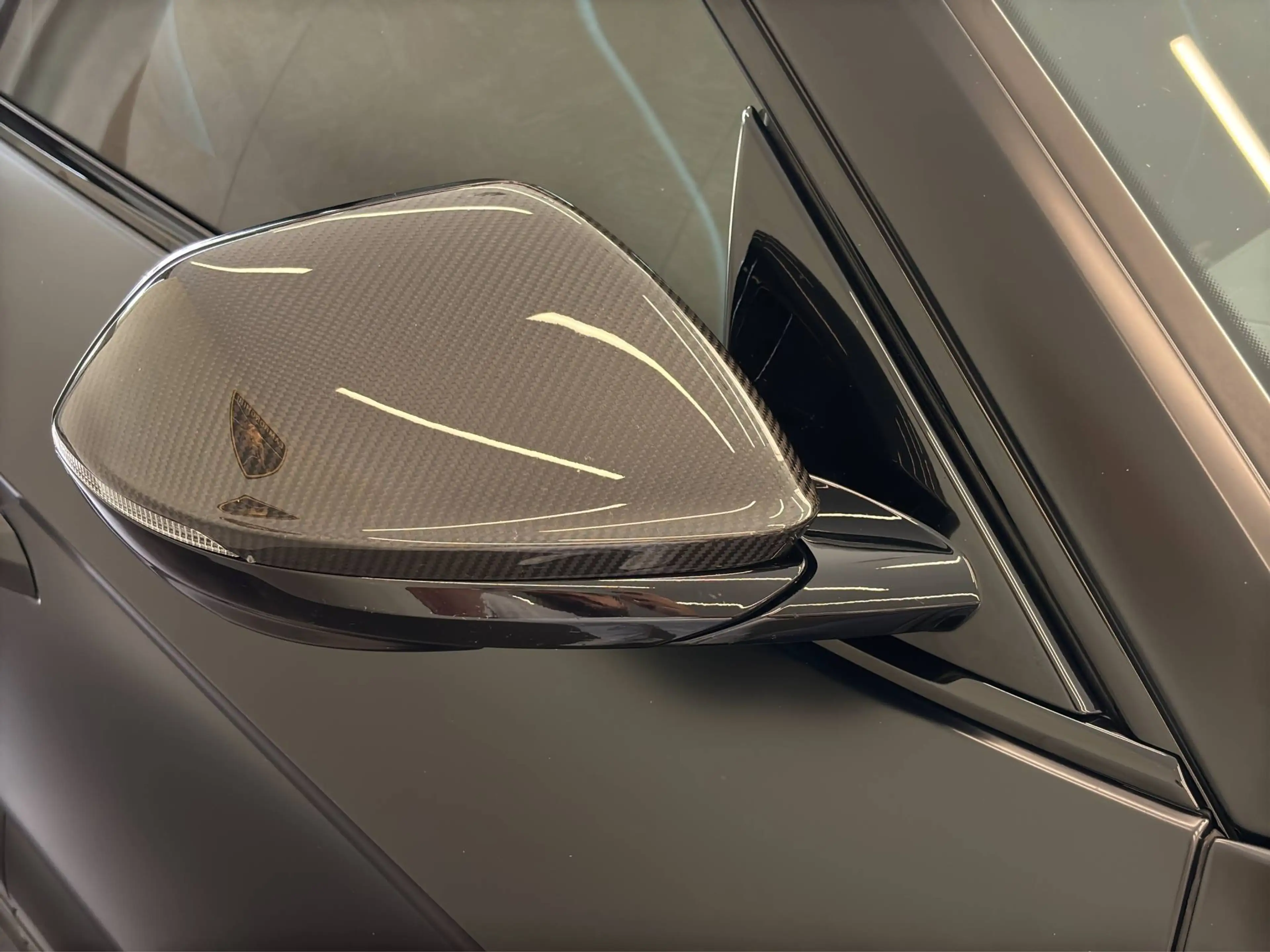 Lamborghini Urus SE — photo 14