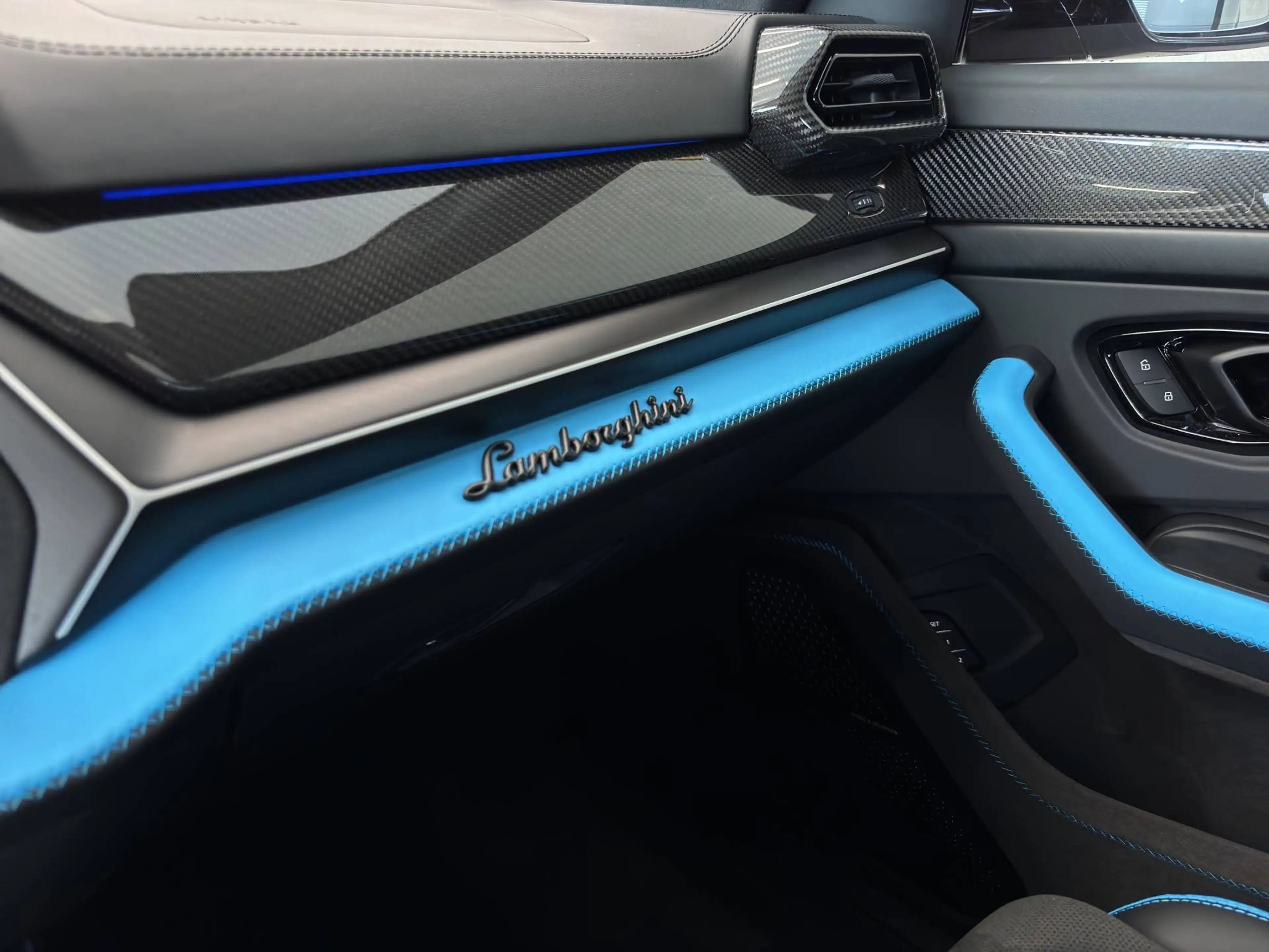 Lamborghini Urus SE — photo 10