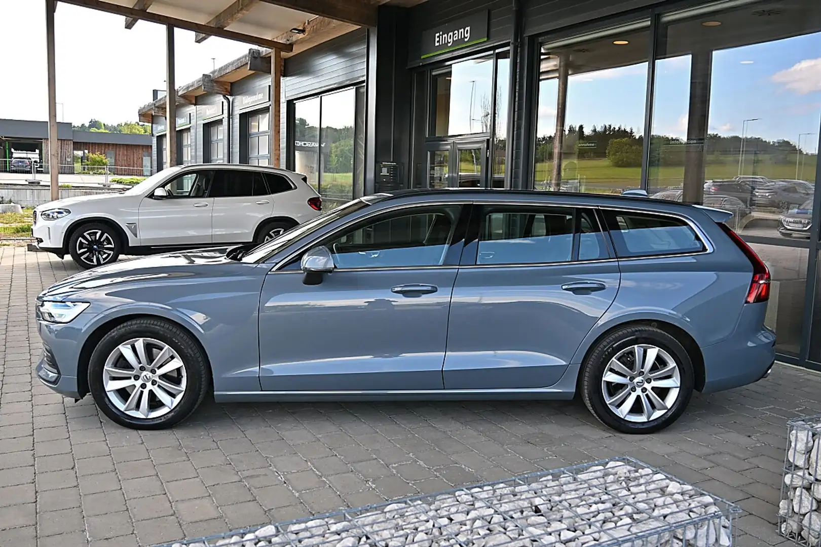 Volvo V60 B4 Core Aut. ACC, Pilot, Navi, LED, Standheizung Grau - 2