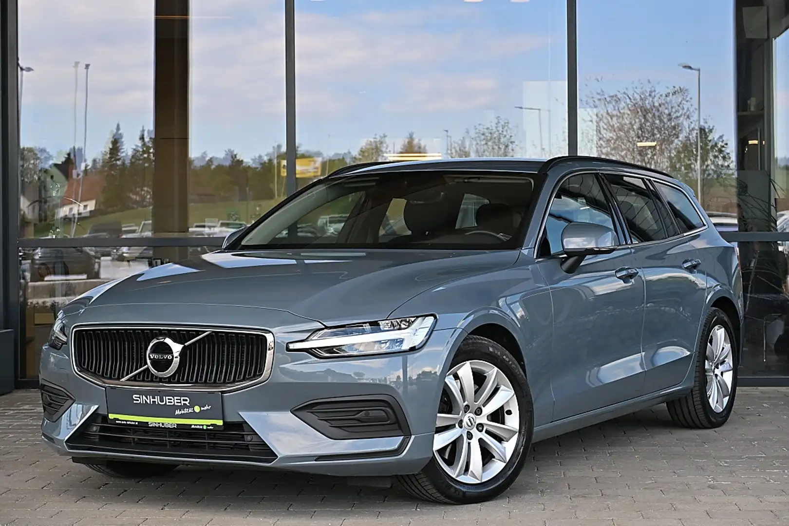 Volvo V60 B4 Core Aut. ACC, Pilot, Navi, LED, Standheizung Grau - 1