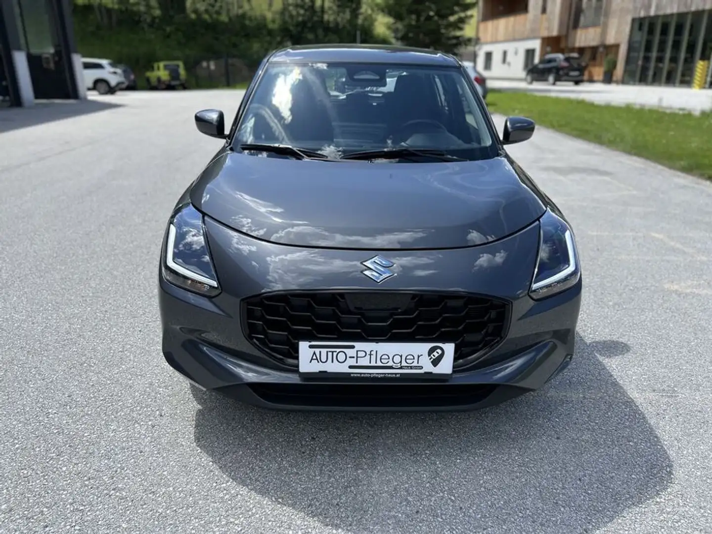 Suzuki Swift 1.2 Dualjet Hybrid 61 kW clear Grau - 2