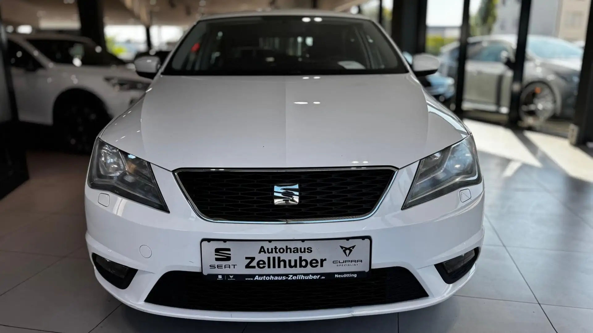 SEAT Toledo 1.2 TSI Style *AHK*Navi*Sitzhzg*8-fach* Weiß - 2