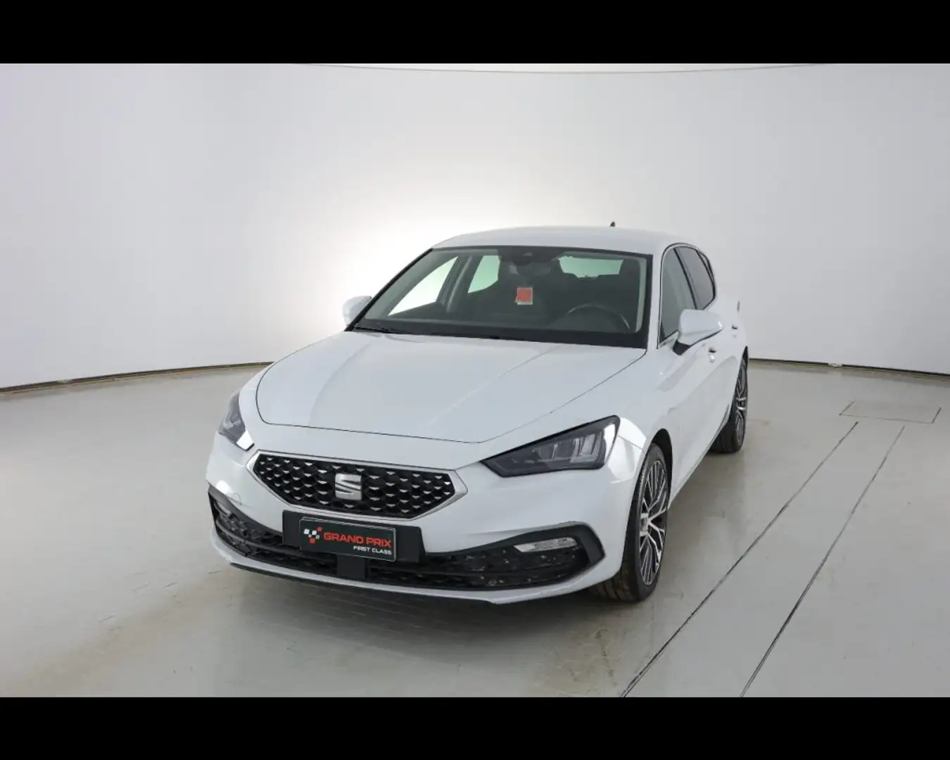 SEAT Leon 1.5 eTSI 150 CV DSG Xcellence Bianco - 2