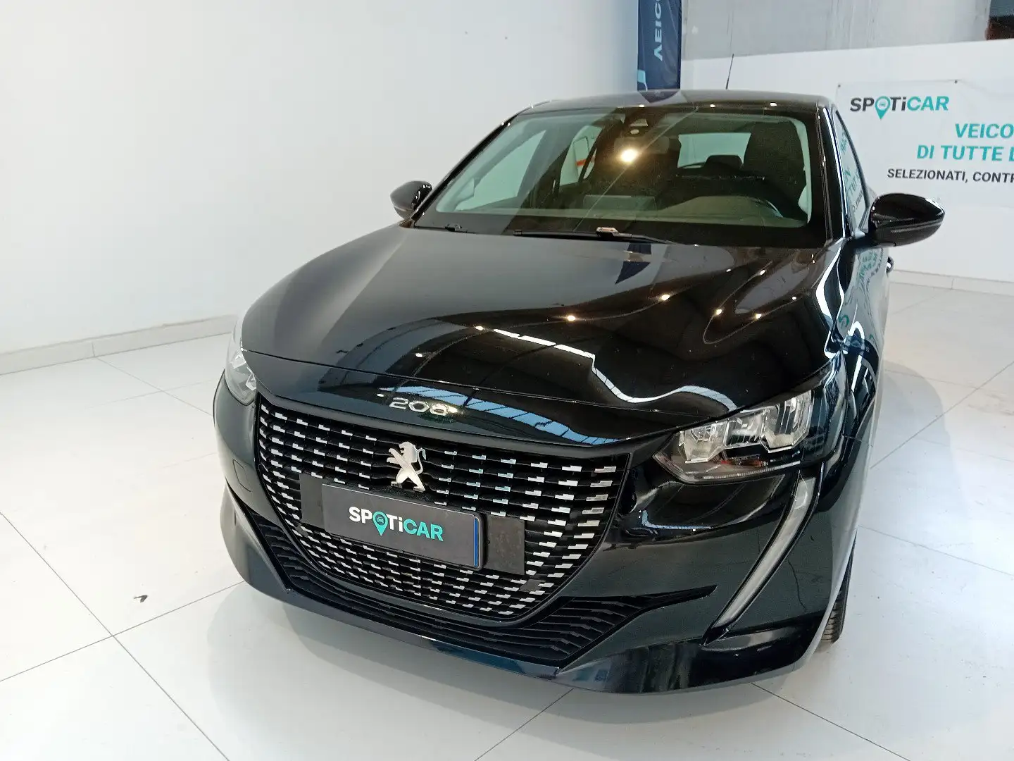Peugeot 208 PureTech 75         5 porte Active Pack Чорний - 2