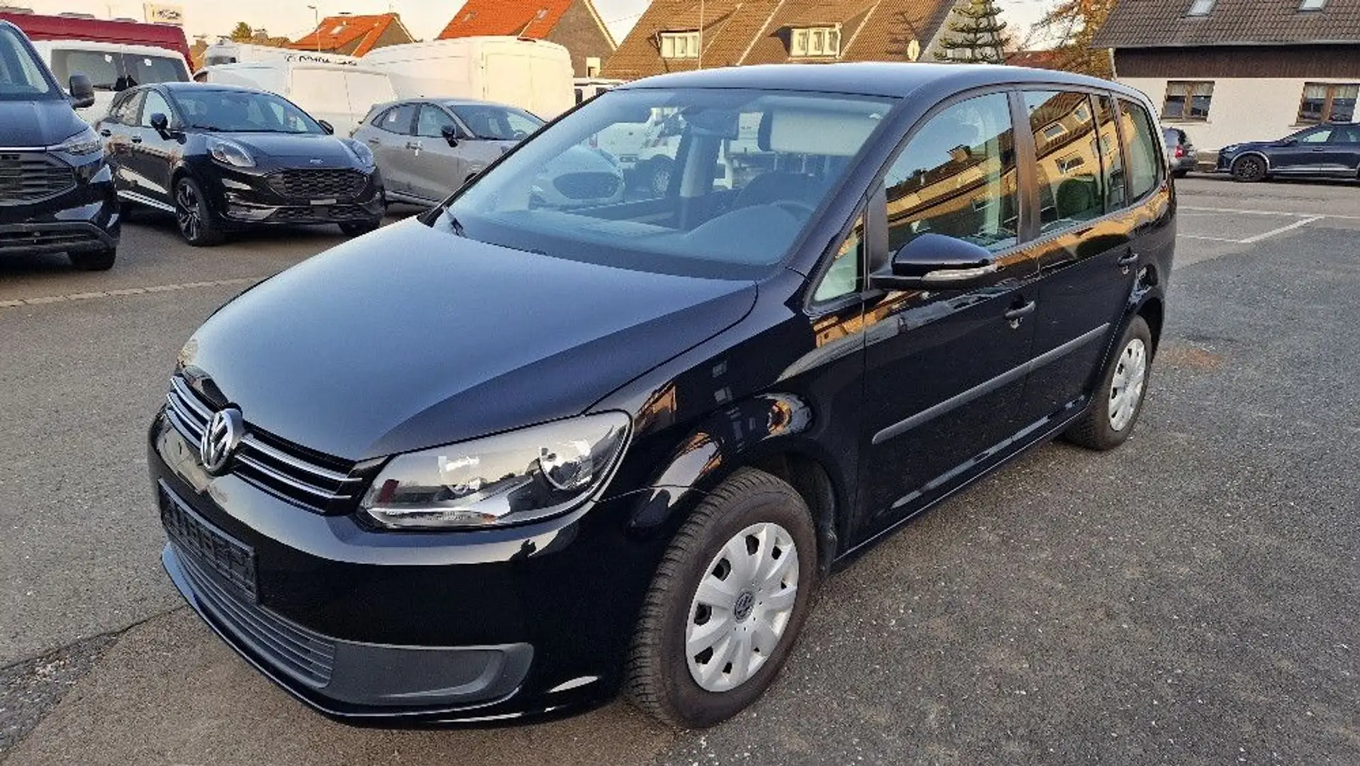 Volkswagen Touran Trendline 1.2 Tsi BMT mit 52.800 KM Schwarz - 1