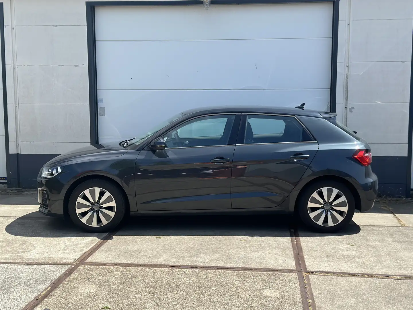 Audi A1 25 TFSI Advanced Grijs - 2