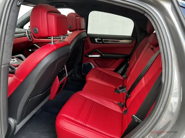 Porsche Cayenne view 12