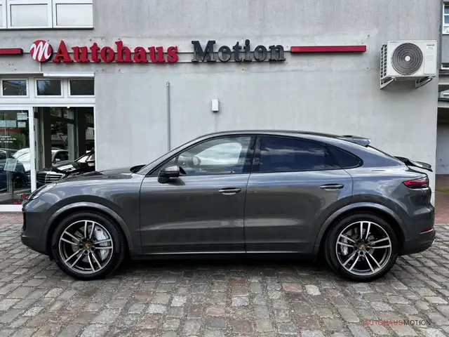 Porsche Cayenne view 8