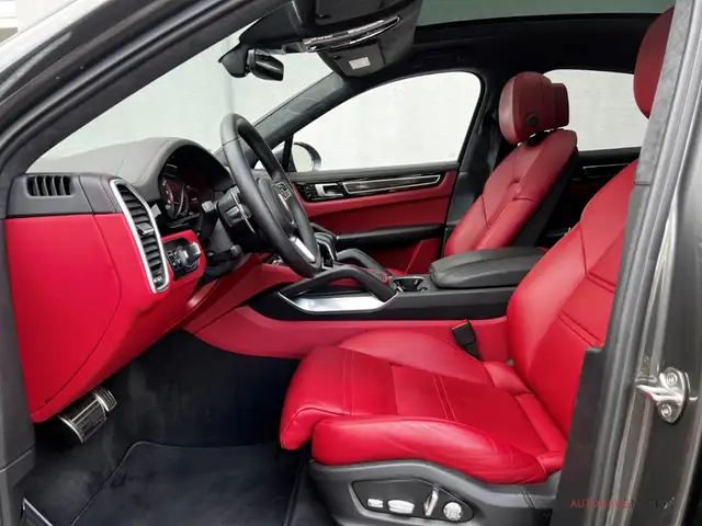 Porsche Cayenne view 11