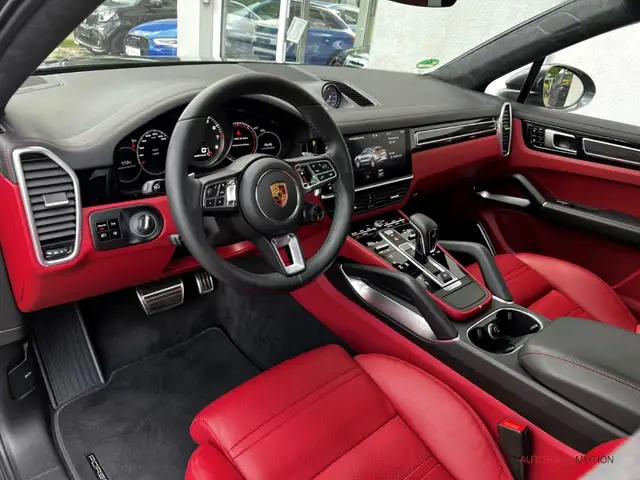Porsche Cayenne view 10