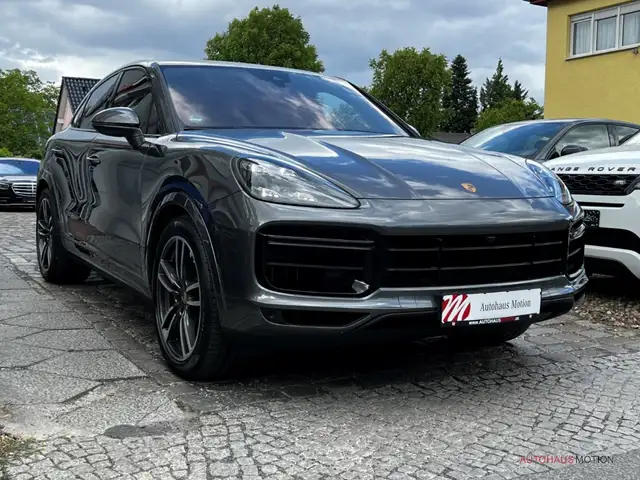 Porsche Cayenne view 4