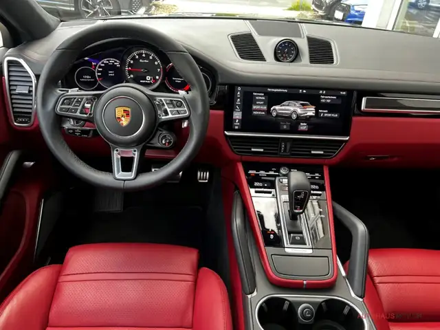 Porsche Cayenne view 14