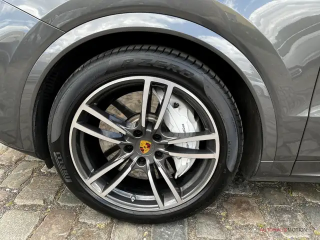 Porsche Cayenne view 9