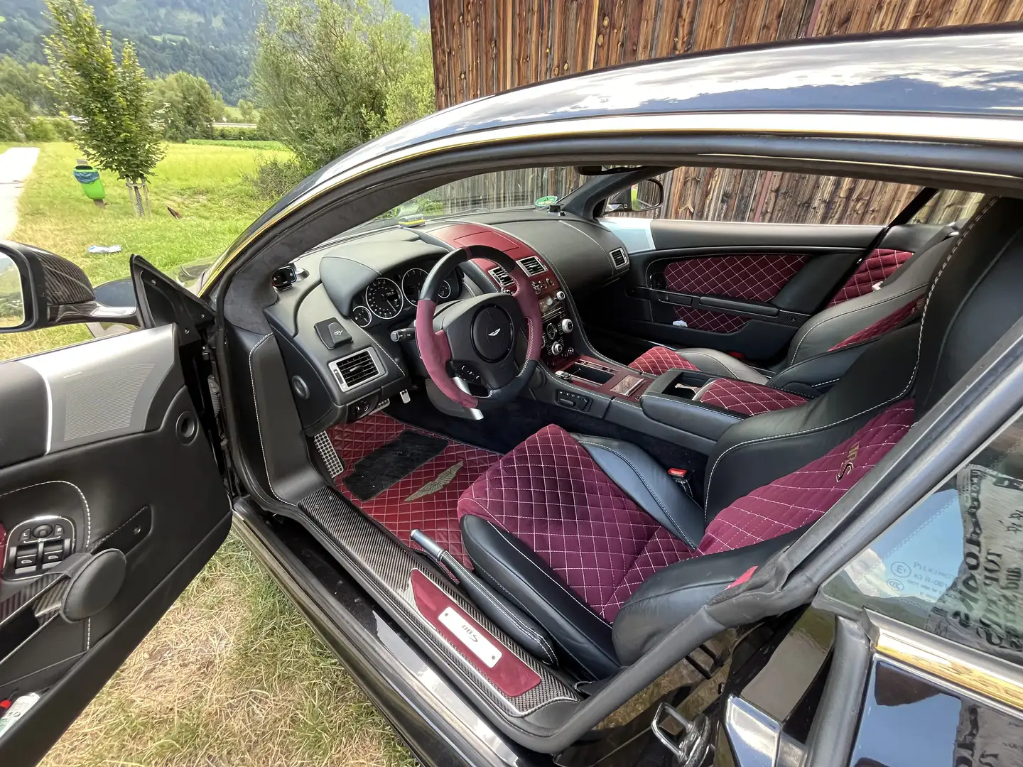 Aston Martin DBS Volante Touchtronic II Чорний - 2