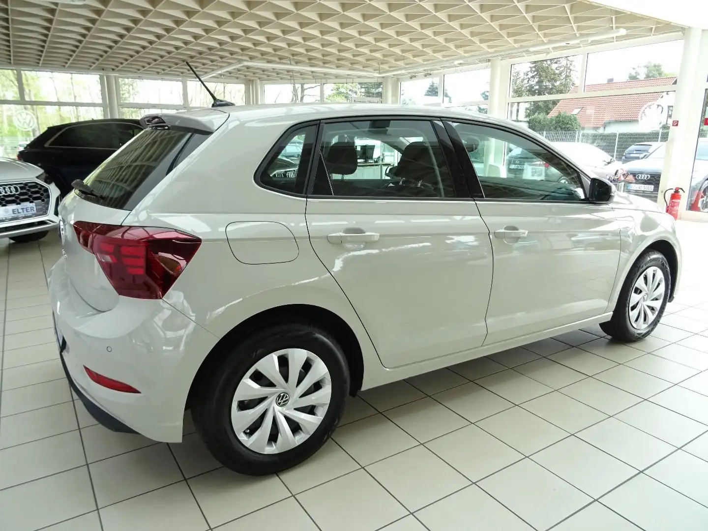 Volkswagen Polo Life 1.0 TSI DSG Gris - 2
