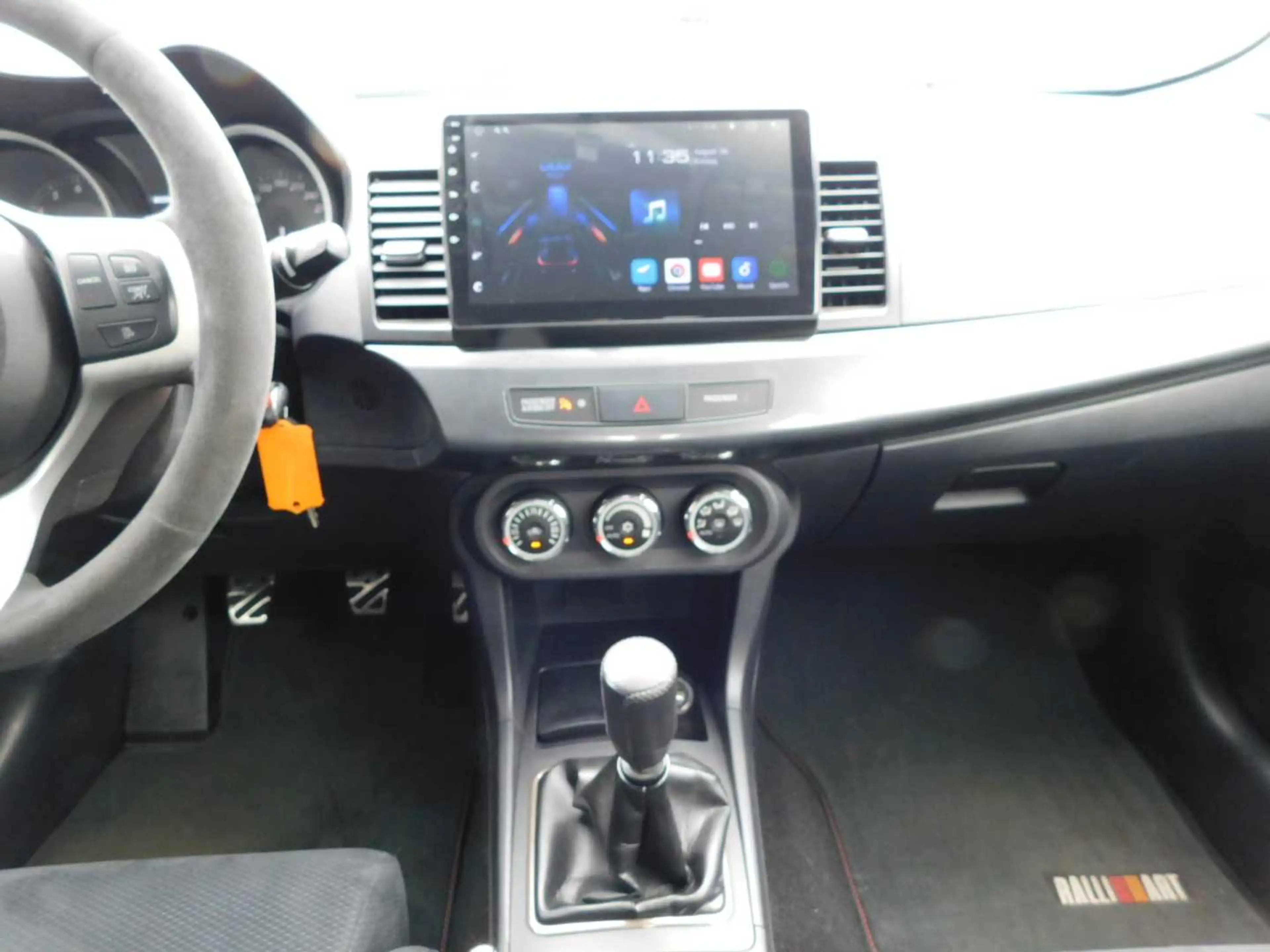 Mitsubishi Lancer EVOLUTION X 2.0 TURBO — photo 12