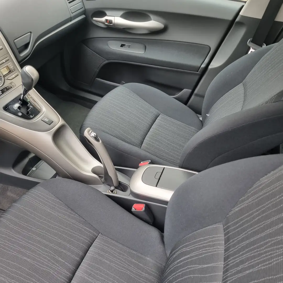 Toyota Auris Sol Gris - 2
