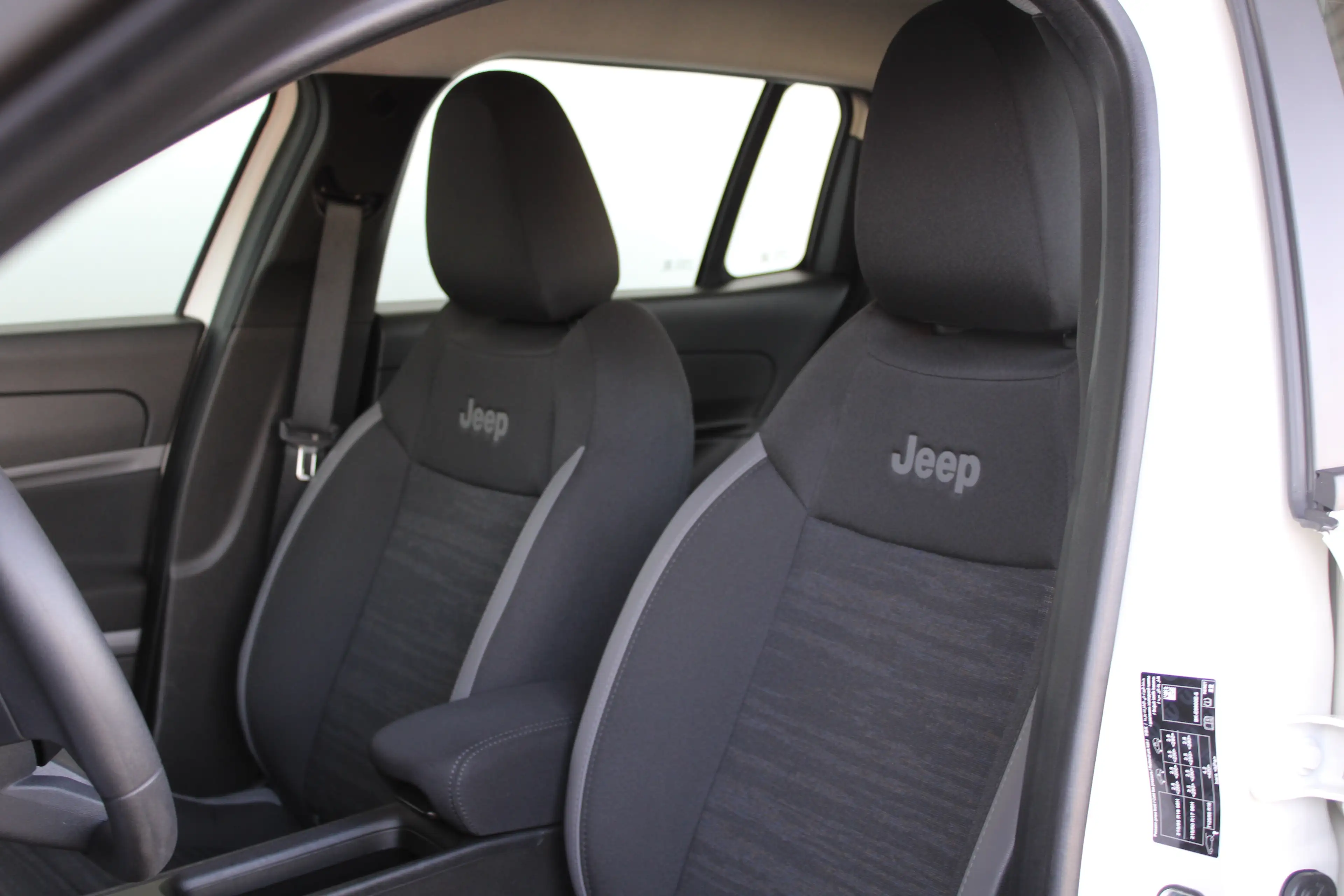 Jeep Avenger Longitude 54 kWh | SOH 95% | Keyless entry | Navig — photo 10