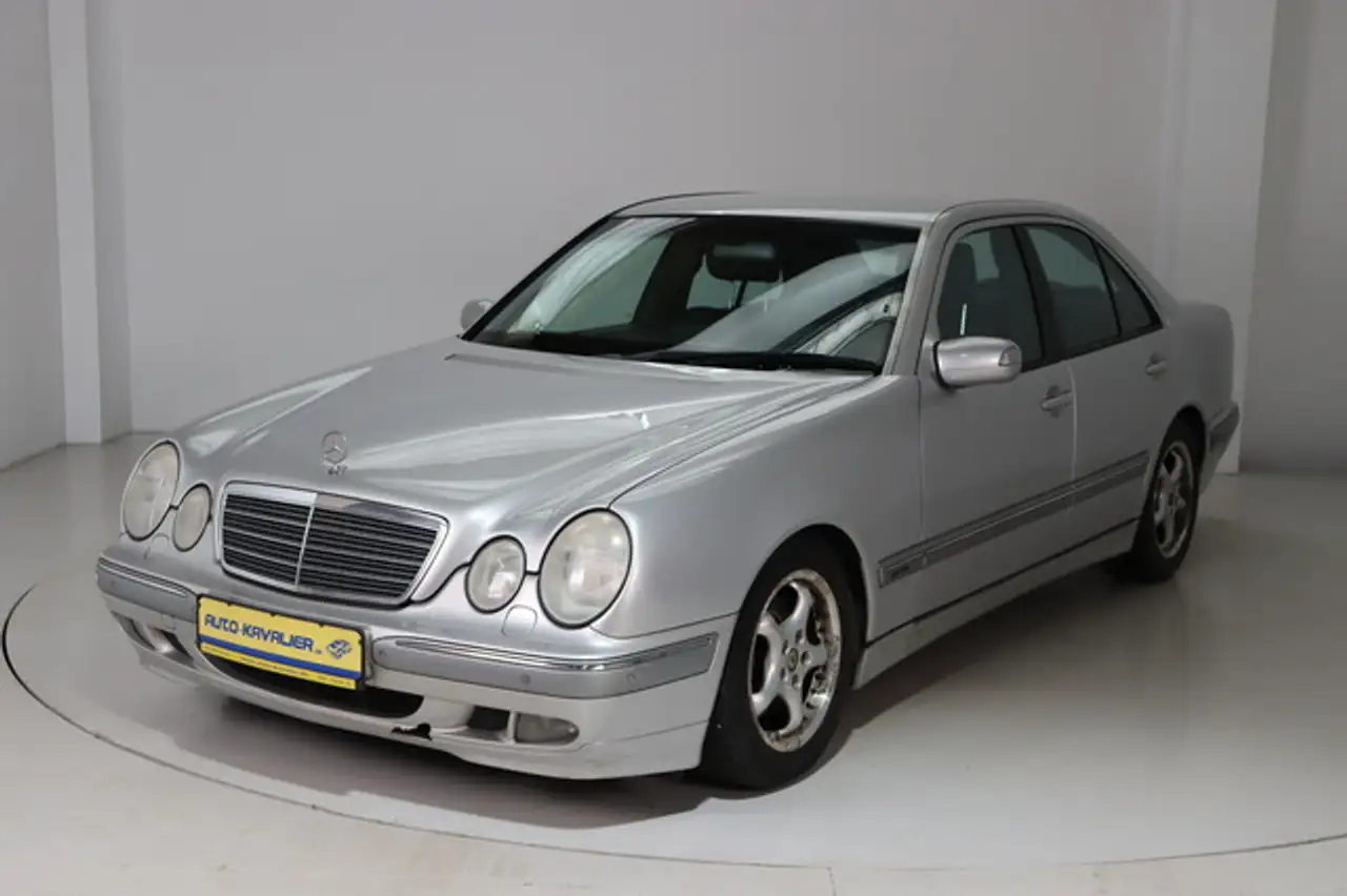 Mercedes-Benz E 320