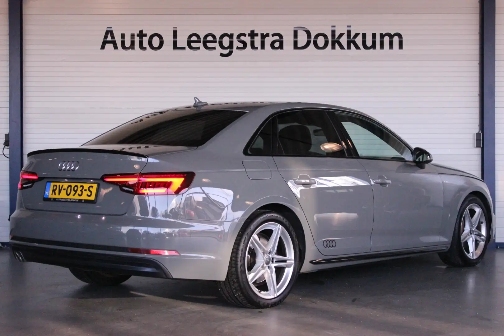Audi A4 Limousine 2.0 TDI S-Line Black Edition 190 pk | Ba Gris - 2