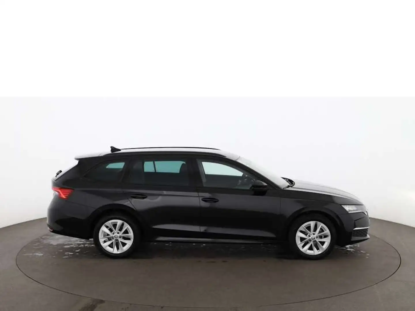 Skoda Octavia Combi 1.5 TSI Selection Aut LED RADAR NAV Schwarz - 2