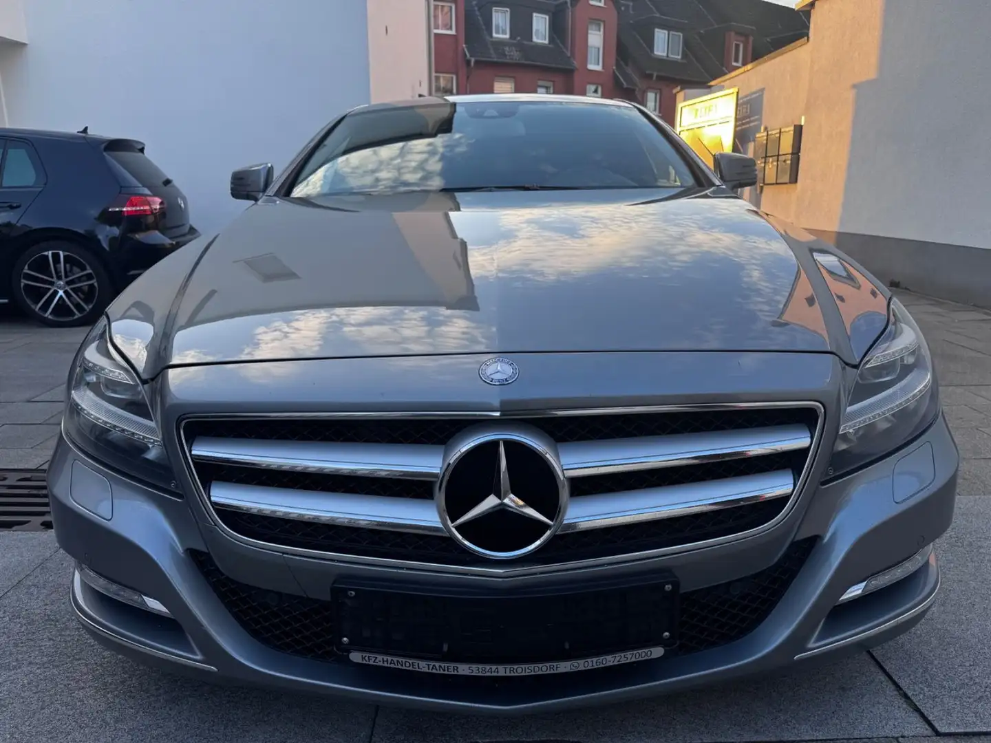 Mercedes-Benz CLS 350 Kamera/Xenon/Scheckheft Mercedes Stříbrná - 2