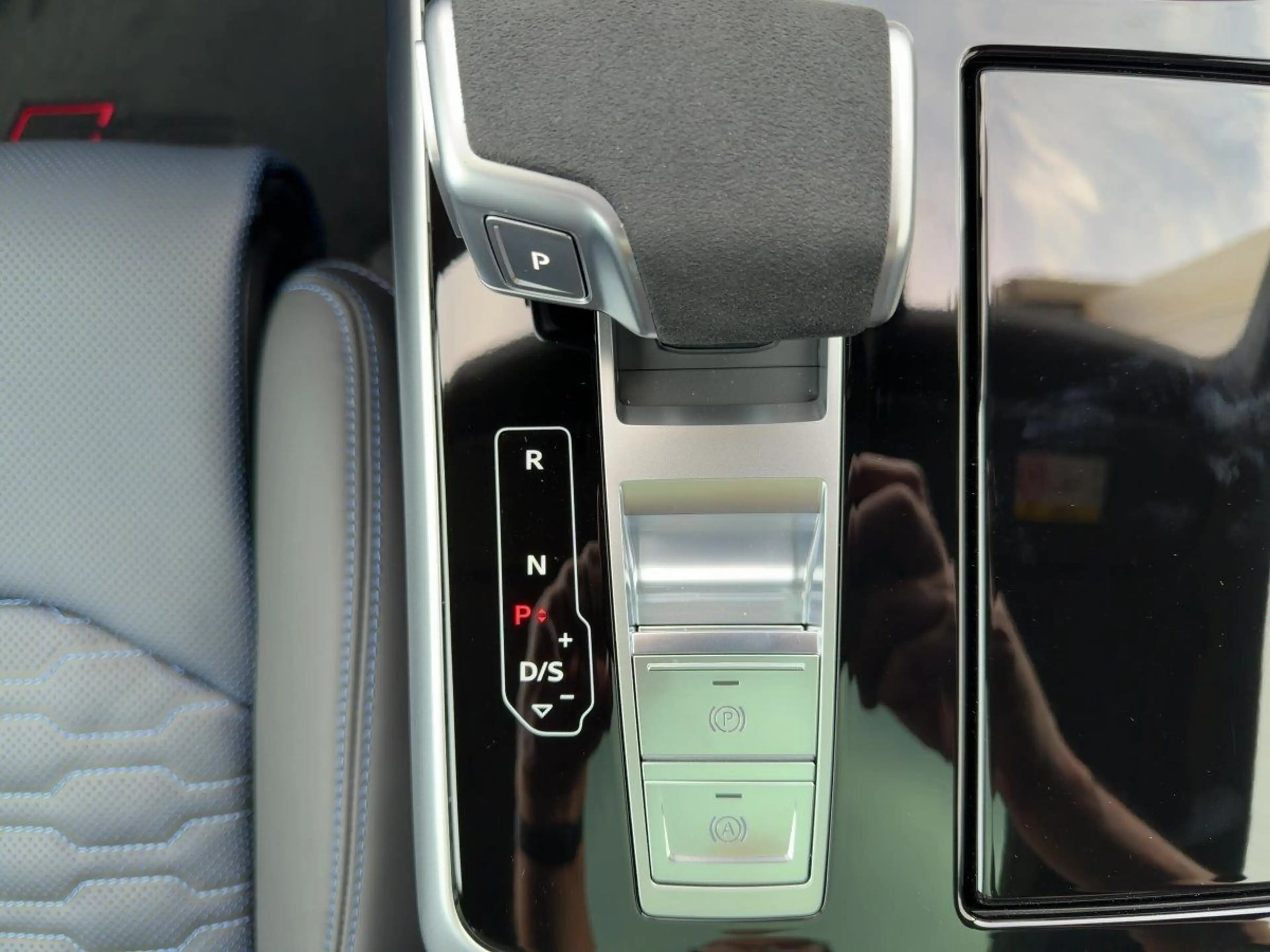 Audi RS Q8 SUV performance *MATRIX*B&O*PANO*LEDER* — photo 14
