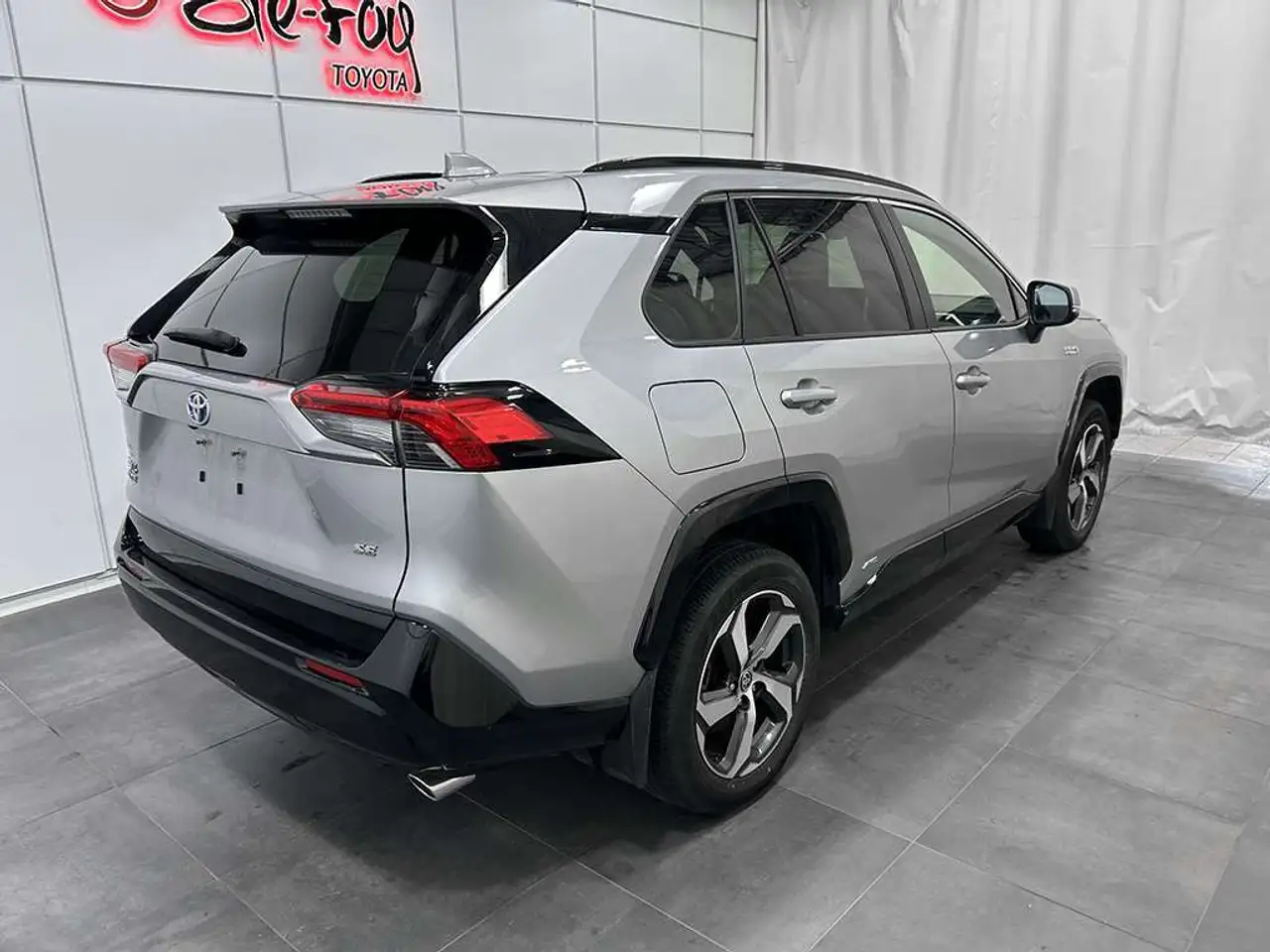 Toyota RAV 4 Prime снимка Toyota RAV 4 Prime